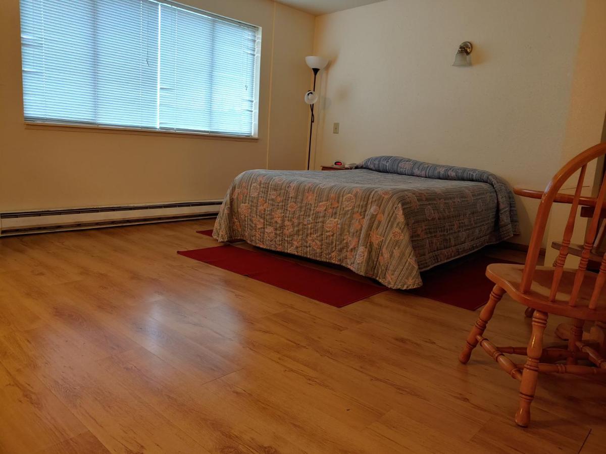 The Dublin House Motel *